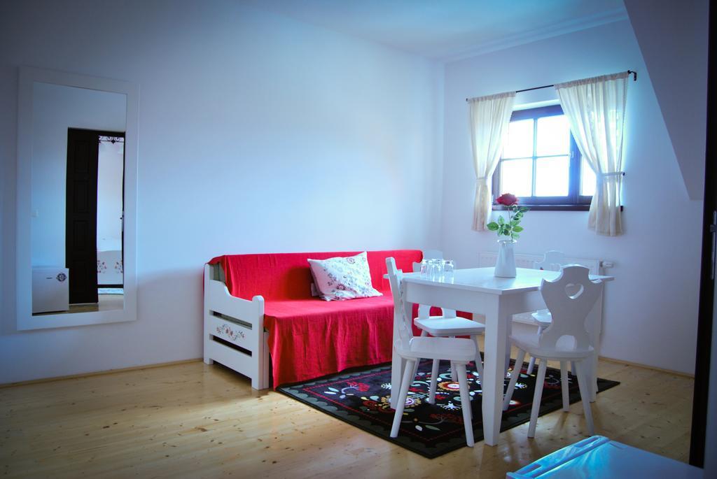 Amadé Hotel Madéfalva Szoba fotó