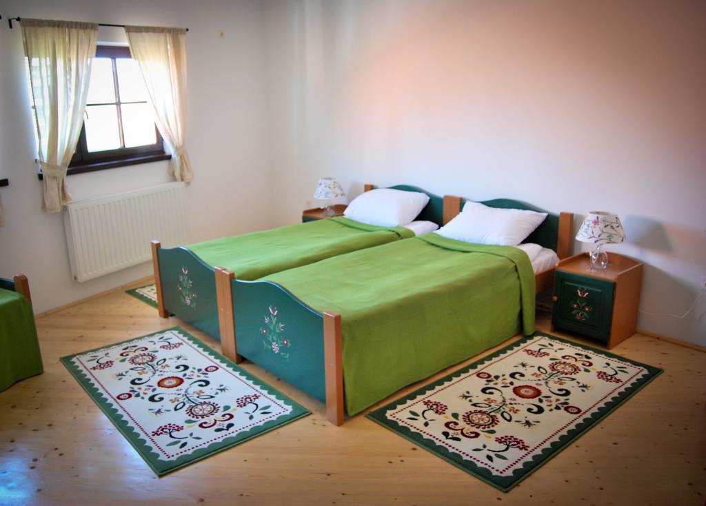 Amadé Hotel Madéfalva Szoba fotó